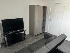 Spacious Home in central swansea