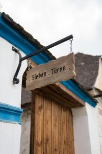 Sieben Türen