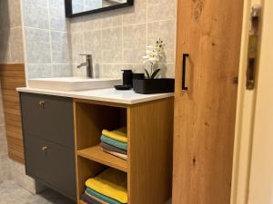 Urban escape studio apartment - Zagreb, Downtown with own parking spot in the garage