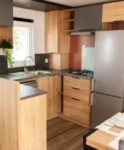MOBIL-HOME "B27" tout confort avec piscine & lave-linge gratuits