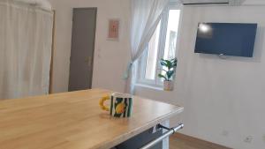 Studio climatisé avec cour à 15min du coeur de Nîmes