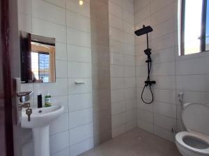 Stunning 2BR in Dar Beach, Dining, Transit Nearby apt 8