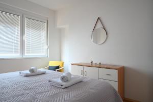 Cozy Apartment with Free Parking near Center- LeLand Apartment
