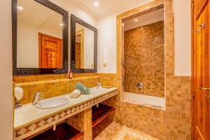 Palm Nest 3 Bedrooms, Gardens & Pool