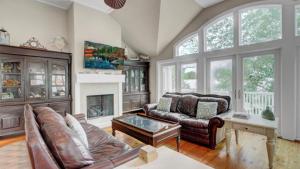5 32nd Avenue by AvantStay