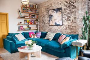 Spacious Canal-Front Warehouse Near Shoreditch