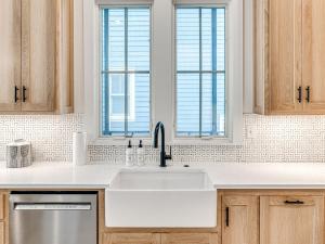 High Tide House 4BR Screened Porch Lake