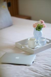 Lux Veritas Quiet & Stylish