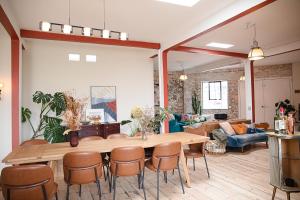 Spacious Canal-Front Warehouse Near Shoreditch