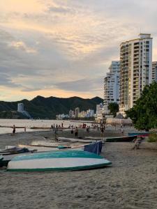 Balcón vista al mar y piscina