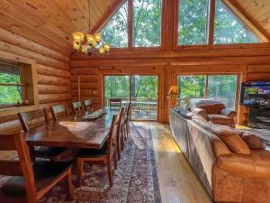 Modern Log Cabin: Pet Friendly Hot Tub