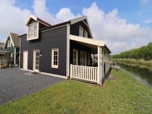 Sun-Soaked Bungalow in Simonshaven