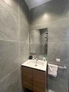 Cozy Nomad 2BR near city center