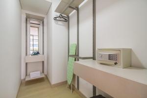 Cozy 2 bedroom home with AC and fiber optic Wi-Fi