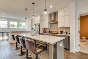 1 Mi Decatur Square New Condo Walkable to MARTA