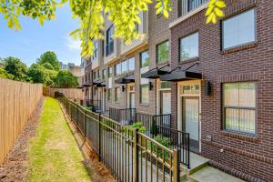 1 Mi Decatur Square New Condo Walkable to MARTA
