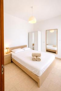 Best Seaview in Larnaca - 2 BDR Apt - 2 Min Walk to Beach