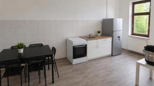 Modern 3BR Apartment in Central Chemnitz for 10 Guests