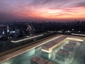 A high-tech remote worker paradise close to subway