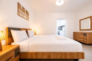 Dorothys Apartments Near Athens Airport By SEM