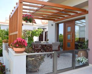 Modern Central Apartment - 400m to Beach