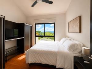 CR MARIPOSA RENTALS Luxury 2-Story Penthouse with Private Jacuzzi