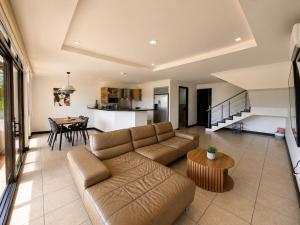 CR MARIPOSA RENTALS Luxury 2-Story Penthouse with Private Jacuzzi