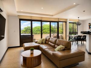 CR MARIPOSA RENTALS Luxury 2-Story Penthouse with Private Jacuzzi