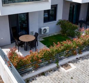 Azure Sirines Garden Apartment