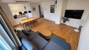 Bright Apartment with two Parking Spaces