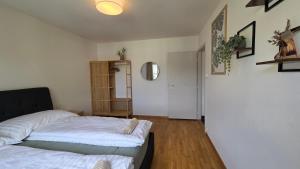 Bright Apartment with two Parking Spaces