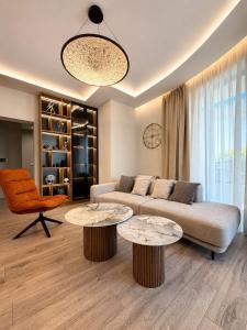 Luxury Villa Apt with Private Pool & Gym
