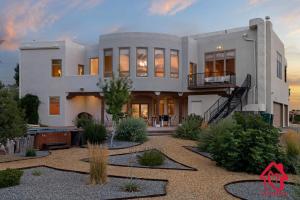 Elenas Sandia Sanctuary - An Irvie Home