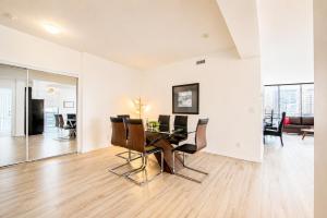 Altitude Suites on Bay - Downtown Toronto Near Toronto General Hospital & Eaton Centre
