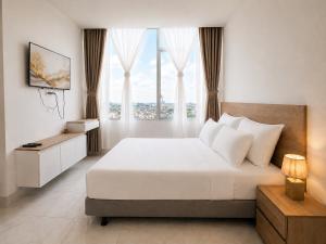 Elegante Apartamento en Torre Milenium La Aurora con Vista Urbana y Espacios Familiares Premium