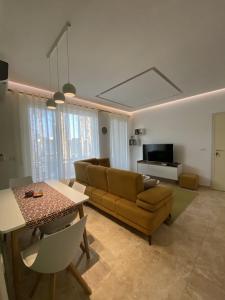 The Glow Apartment, Lalzi Bay