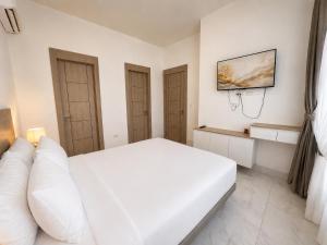 Elegante Apartamento en Torre Milenium La Aurora con Vista Urbana y Espacios Familiares Premium