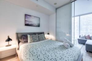 Bright 1 Bedroom on 24 fl in Downtown in Downtown
