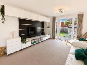 Modern 4-Bed Detached Home in Stoke Gifford