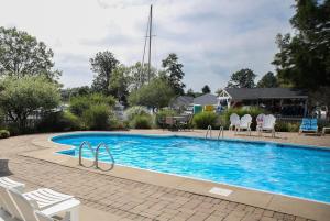 Brand New Home wYear Round Pool & Hot Tub, Game Room & EV Charger