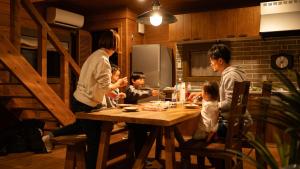 木の温もりを感じるログハウス #貸別荘 #一棟貸切 #グループ旅行や家族旅行におすすめ #木更津市内から好アクセス #三井アウトレットパーク木更津まで車で5分 #木の香り #BESS木更津 #CALA