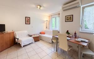 1 Bedroom Stunning Apartment In Pinezici
