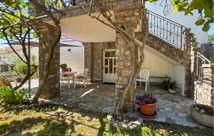 1 Bedroom Stunning Apartment In Pinezici
