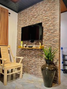 LEAFORA Cottage