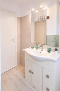 Tiburtina Apartment by RHR