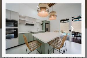 Jade Boutique Private House