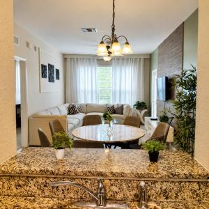 Family Disney CondoFree Water ParkSleeps 7