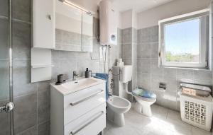 Stunning Apartment In Pinezici