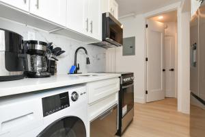 Elegant 2 BR Retreat Near Central Park