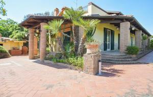 Amazing Home In Paestum With Wifi